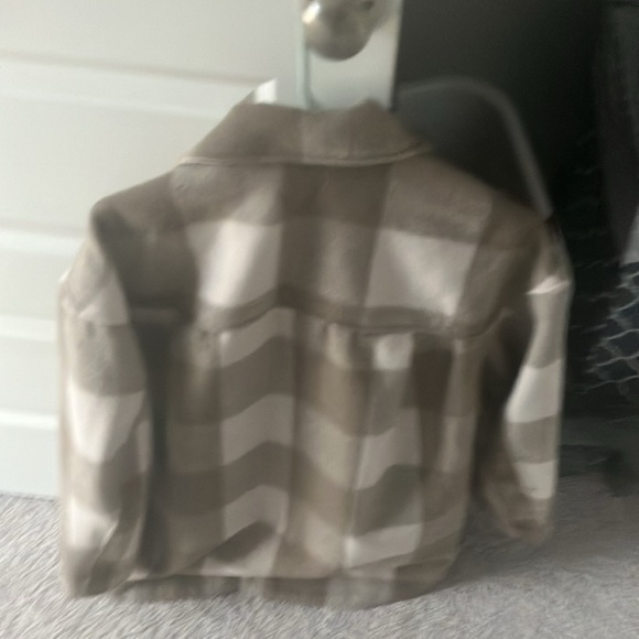 H&M Shaket - Picture 3 of 3